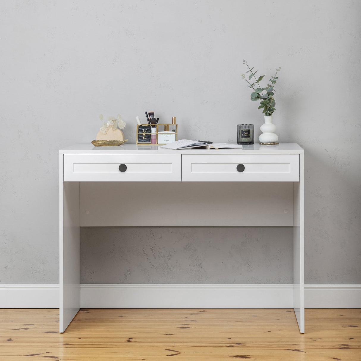 ODESSA DESK - WHITE - HAMPTONS - ROUND BLACK