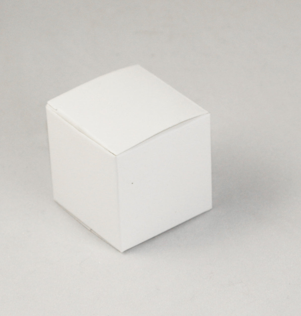 100 Pack of White 5cm Cube Gift Boxes - Foldable Small Square Boxes for Wedding Favors, Jewelry, Party Treats, and Candy Packaging