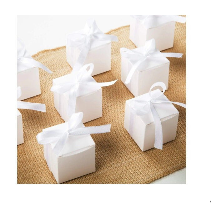 100 Pack of White 5cm Cube Gift Boxes - Foldable Small Square Boxes for Wedding Favors, Jewelry, Party Treats, and Candy Packaging