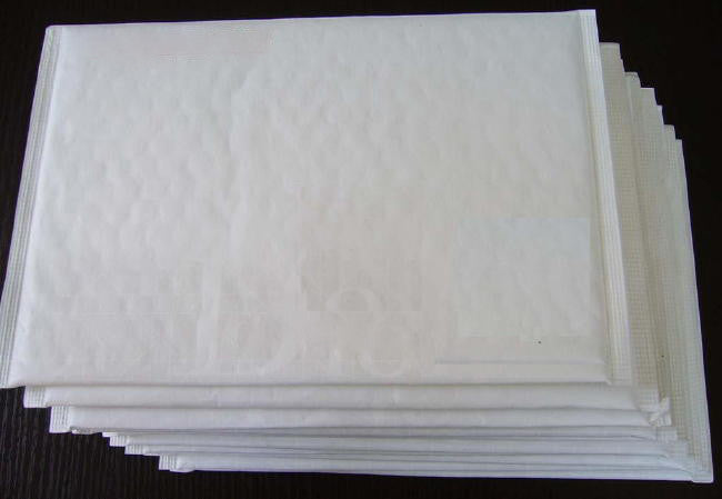 100 Pack - 22.5cm x 15cm Premium White Self-Seal Bubble Mailers for Shipping and Packaging