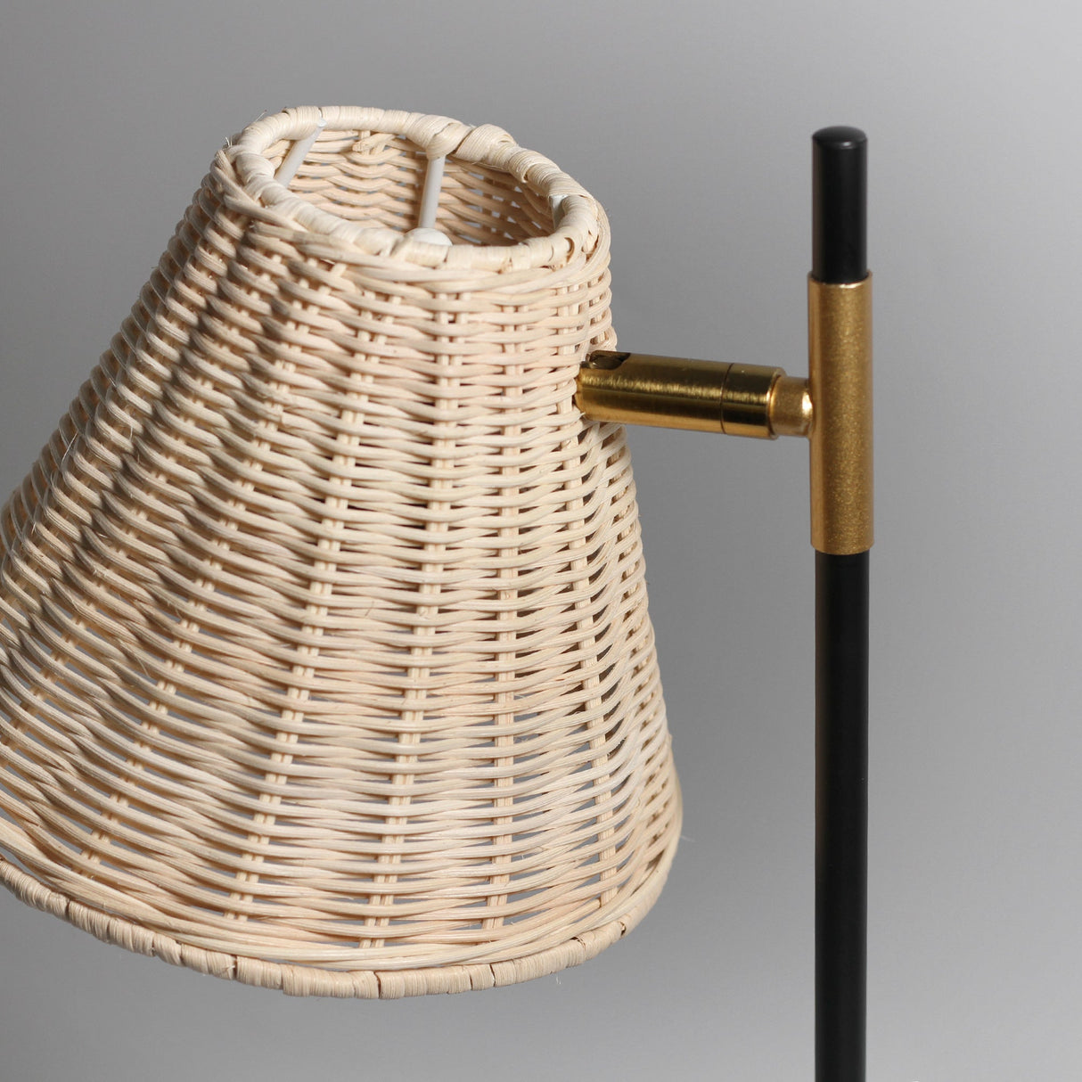 Rattan Elegance Table Lamp