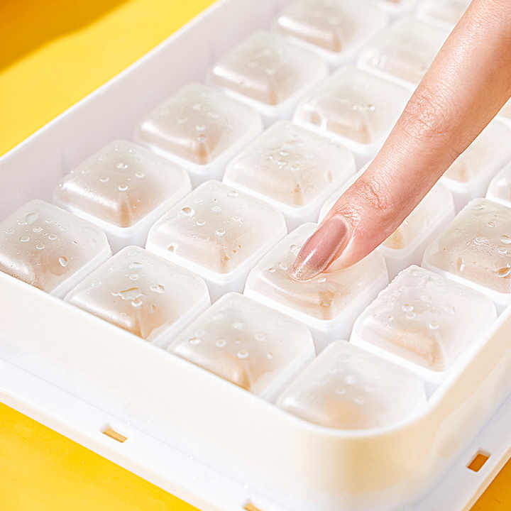 Pink Eco-Friendly Large Capacity Food-Grade Ice Cube Tray with Lid