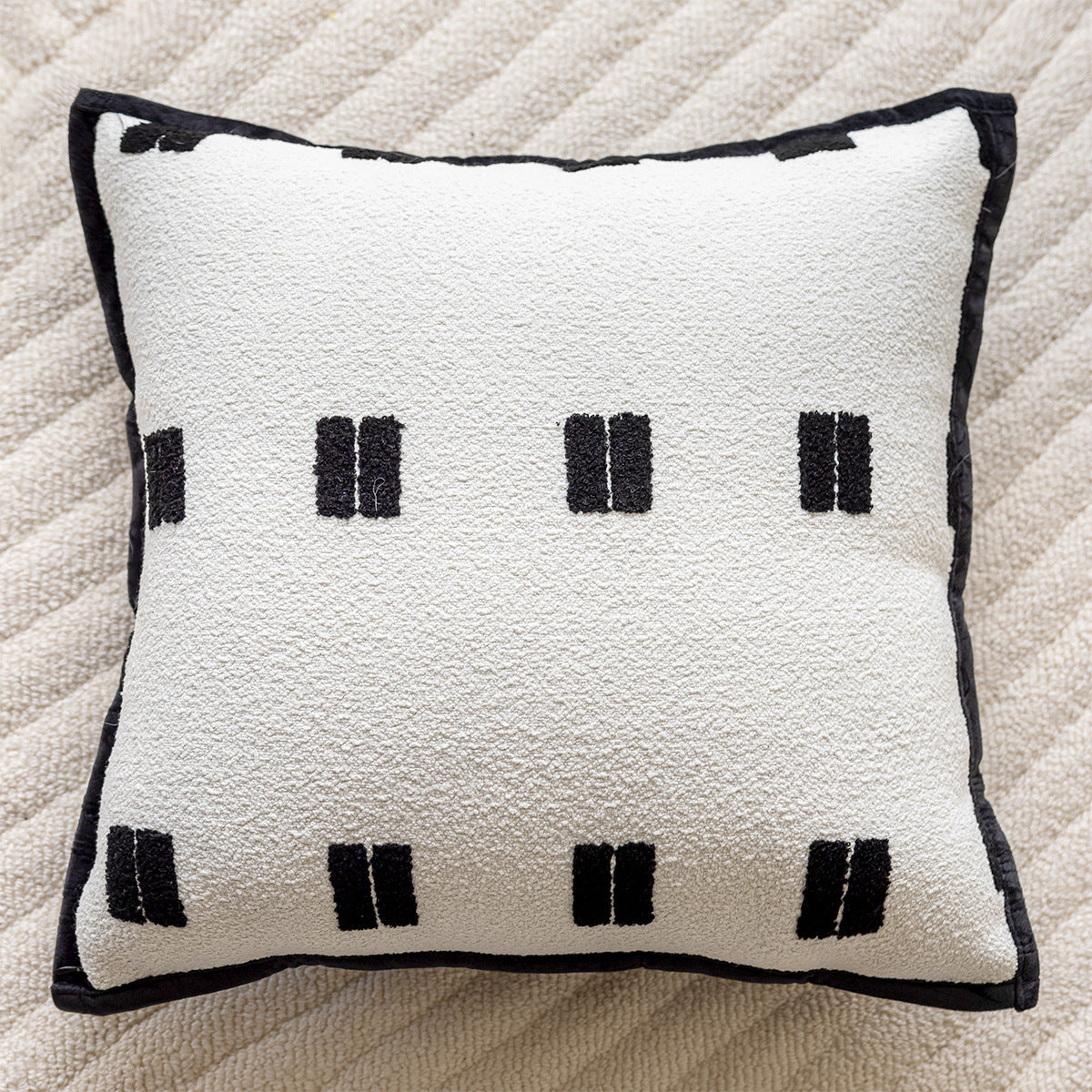 Geometric Symbol 45x45cm Decorative Zebra-Pattern Pillow Cover with Non-Woven Insert